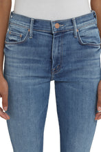 Load image into Gallery viewer, The Weekender Fray 5-pocket straight-leg jeans