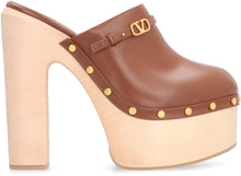 Load image into Gallery viewer, Valentino Garavani - Tan-Go leather platform mules