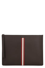 Load image into Gallery viewer, Thalden grainy leather pouch