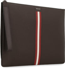 Load image into Gallery viewer, Thalden grainy leather pouch