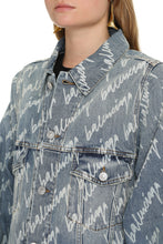 Load image into Gallery viewer, Bleach wash denim jacket