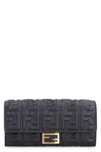Load image into Gallery viewer, Baguette leather wallet on chain