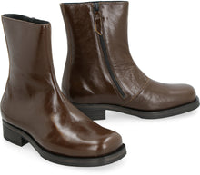 Load image into Gallery viewer, Camion leather ankle boots