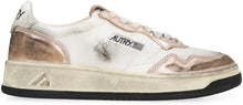 Load image into Gallery viewer, Medalist low-top sneakers