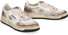 Load image into Gallery viewer, Medalist low-top sneakers