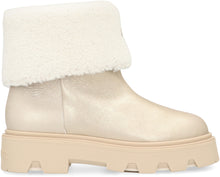 Load image into Gallery viewer, Shearling boots Aurea
