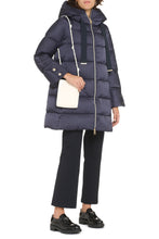 Load image into Gallery viewer, Long hooded down jacket