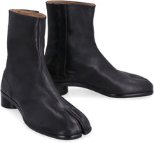 Load image into Gallery viewer, Tabi leather ankle boots