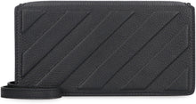 Load image into Gallery viewer, Pebbled leather clutch
