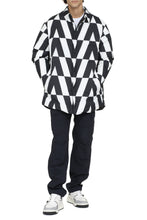 Load image into Gallery viewer, Printed reversible down jacket