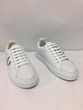 Load image into Gallery viewer, Leather low-top sneakers
