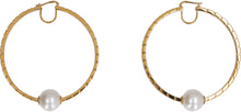 Load image into Gallery viewer, Greca hoop earrings with pearls
