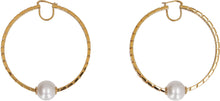 Load image into Gallery viewer, Greca hoop earrings with pearls
