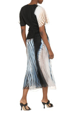 Load image into Gallery viewer, Viscose dress
