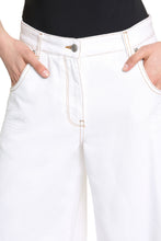 Load image into Gallery viewer, Wide-leg jeans
