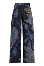 Load image into Gallery viewer, Wide-leg jeans
