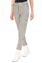 Load image into Gallery viewer, Potenza cropped trousers
