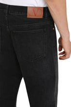 Load image into Gallery viewer, Straight leg jeans

