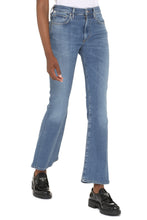 Load image into Gallery viewer, Emannuelle flared-slim jeans
