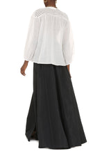 Load image into Gallery viewer, Open-work details blouse
