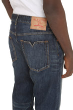 Load image into Gallery viewer, Carrot-fit jeans
