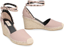 Load image into Gallery viewer, Valentino Garavani - Rockstud leather wedges
