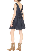 Load image into Gallery viewer, Pleated dress
