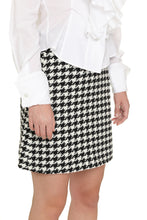 Load image into Gallery viewer, Houndstooth mini skirt
