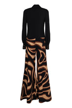 Load image into Gallery viewer, Tuta in viscosa in inglese è "Suit in viscose".
