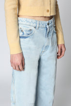 Load image into Gallery viewer, Straight leg jeans
