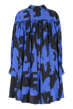 Load image into Gallery viewer, Printed silk shirtdress
