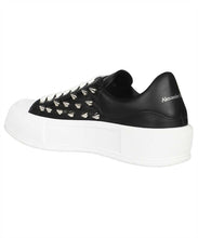 Load image into Gallery viewer, Deck Plimsoll leather sneakers
