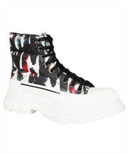 Load image into Gallery viewer, Tread Slick lace-up boots
