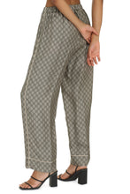 Load image into Gallery viewer, Printed silk pants
