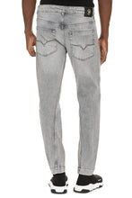 Load image into Gallery viewer, regular fit jeans
