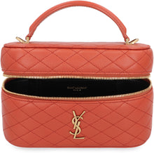 Load image into Gallery viewer, Borsa Vanity Gaby in pelle tradotto in inglese è "Vanity Gaby bag in leather".

