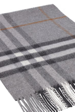 Load image into Gallery viewer, Checked cashmere scarf
