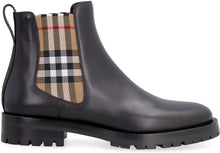 Load image into Gallery viewer, Leather Chelsea boots
