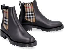 Load image into Gallery viewer, Leather Chelsea boots
