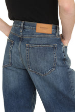 Load image into Gallery viewer, Wide-leg jeans
