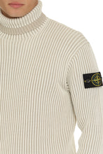Load image into Gallery viewer, Virgin wool turtleneck sweater
