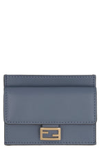 Load image into Gallery viewer, Baguette leather card holder
