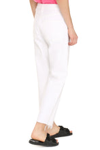 Load image into Gallery viewer, 90s Crop jeans

