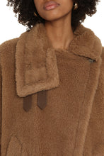 Load image into Gallery viewer, Agi faux fur cape-coat
