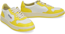 Load image into Gallery viewer, Medalist low-top sneakers
