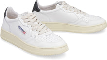 Load image into Gallery viewer, Medalist low-top sneakers

