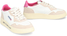 Load image into Gallery viewer, Medalist low-top sneakers
