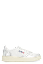 Load image into Gallery viewer, Medalist low-top sneakers
