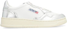 Load image into Gallery viewer, Medalist low-top sneakers
