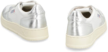 Load image into Gallery viewer, Medalist low-top sneakers
